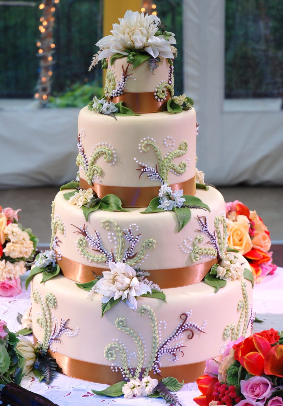 Floating Robes: Just plain cool wedding cakes, but I dont 