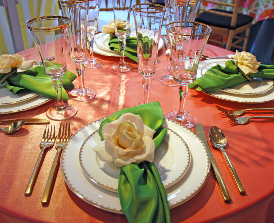 green and red rose table