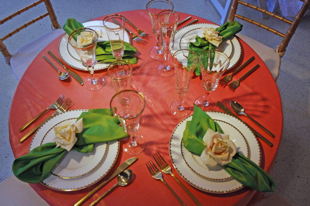 green and red table